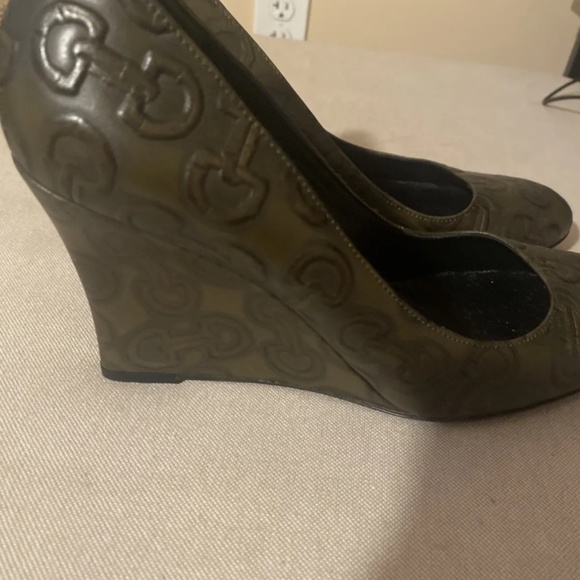 Authentic Gucci vintage wedges embossed Size 38 1/2 GG Logo - Picture 1 of 3